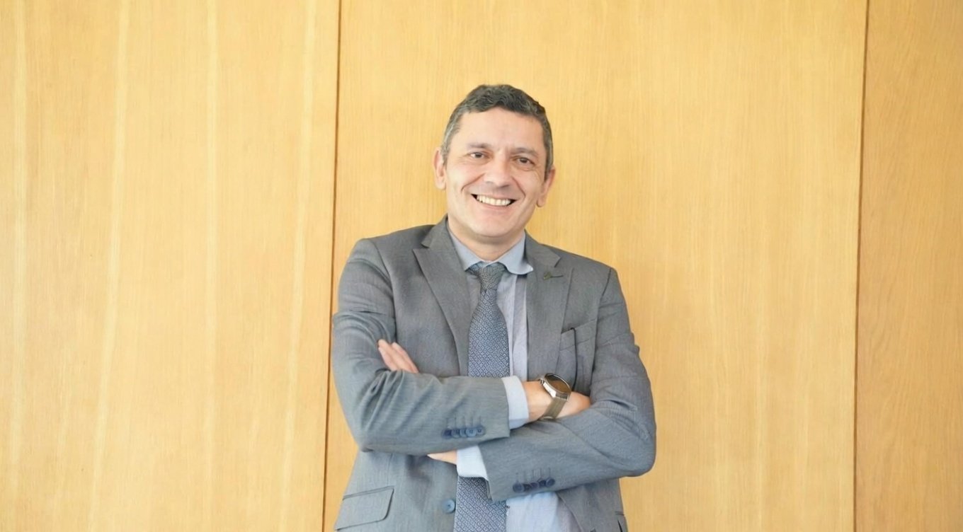 João Amaral em ambiente profissional